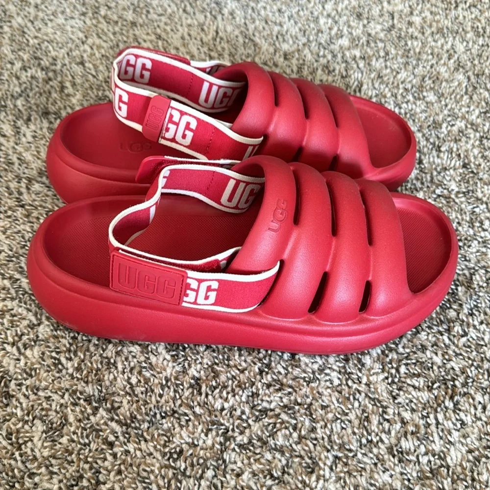 Slippers - Picture 2 of 3